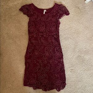 Chic Burgundy Lace Dress
